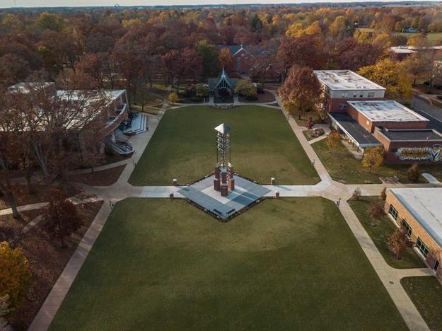 无人机拍摄的MU校园钟楼.